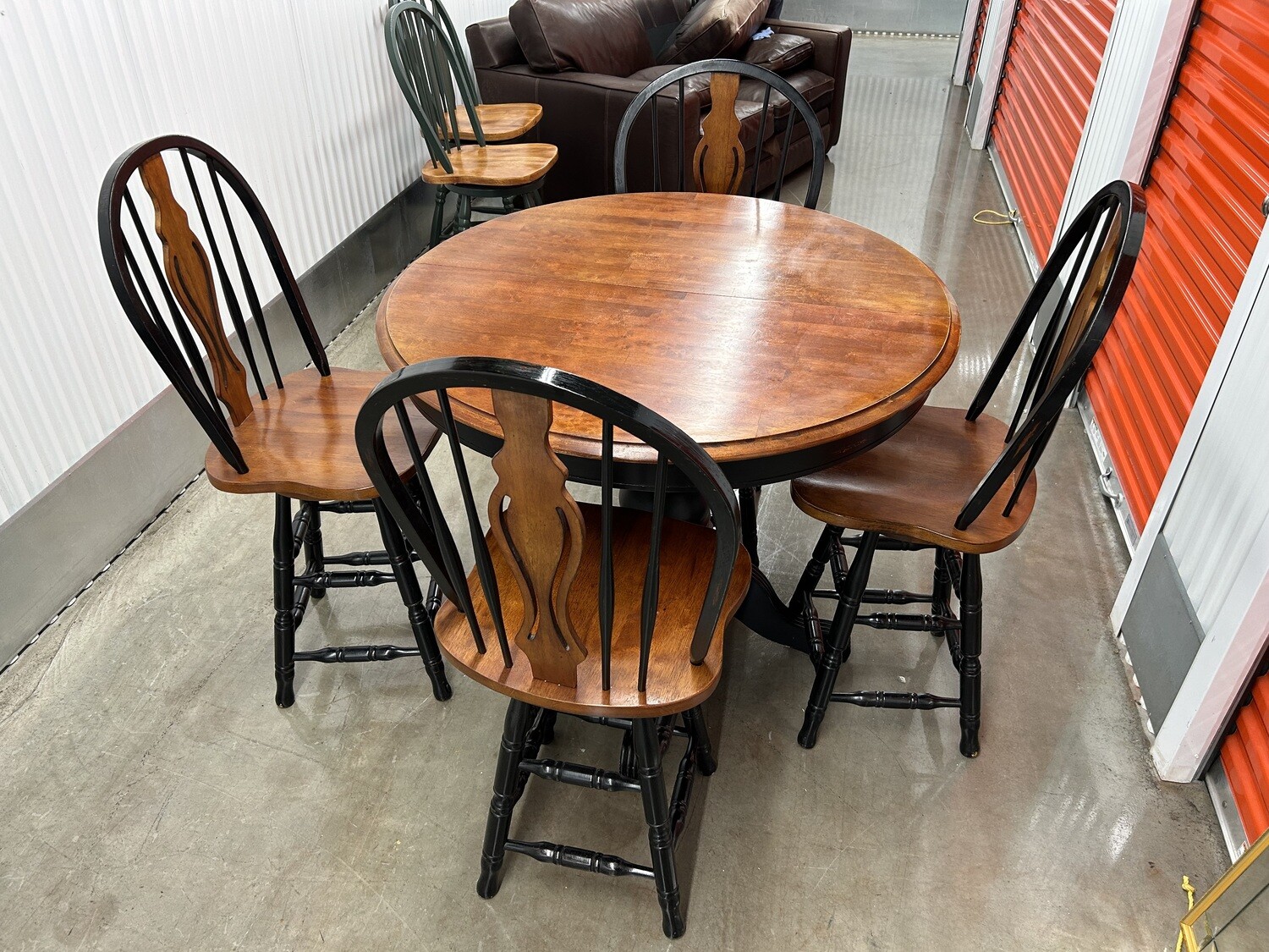 Round Pub Table, 4 chairs, black & hardwood 2124 ** 1 day to sell, full price