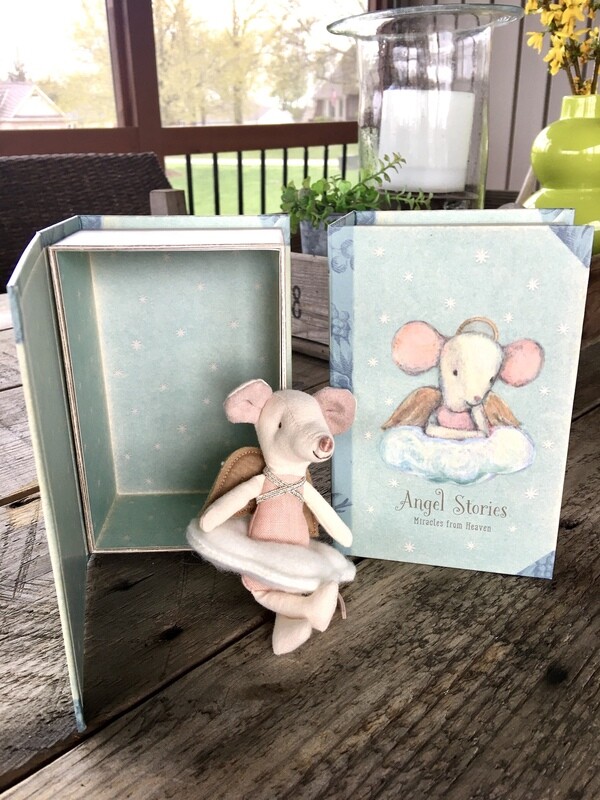Angel Mouse in Book Angel Mouse in Book