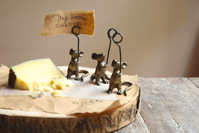 Cast Iron Mouse Card Holder