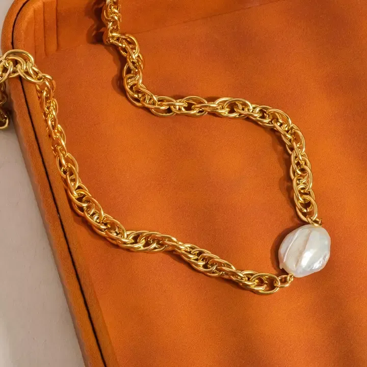 Loana Bold Pearl Chain Necklace