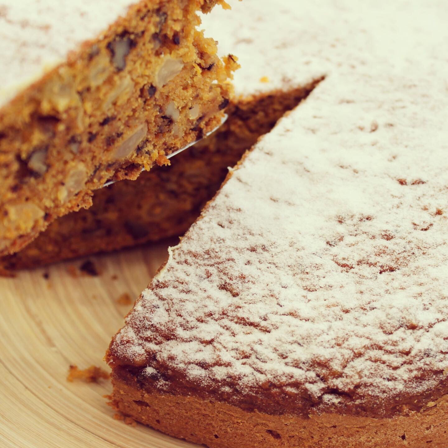 Орехово-морковный пирог с грушами, на кукурузной и овсяной муке