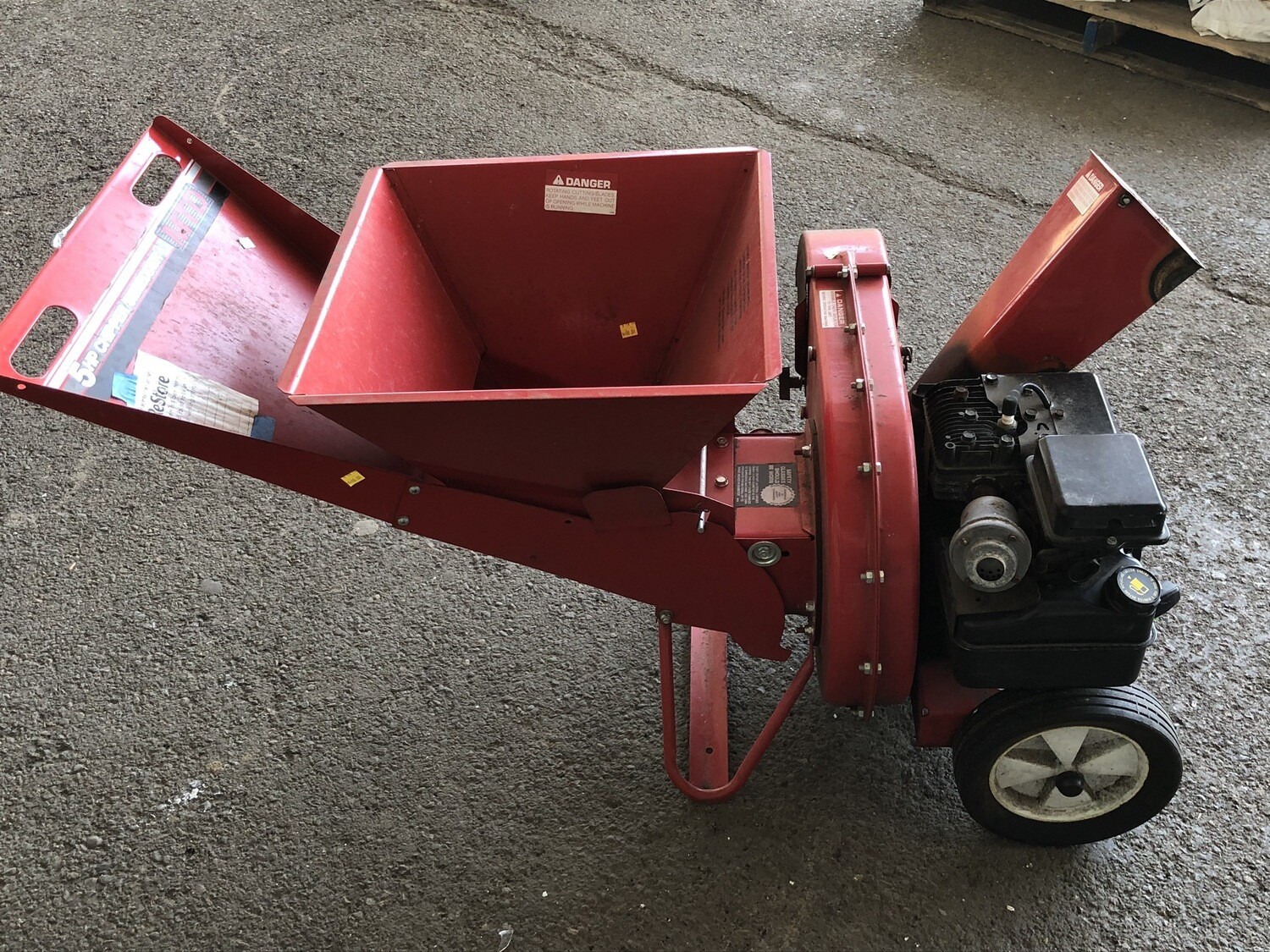 5 HP Briggs & Stratton Chipper