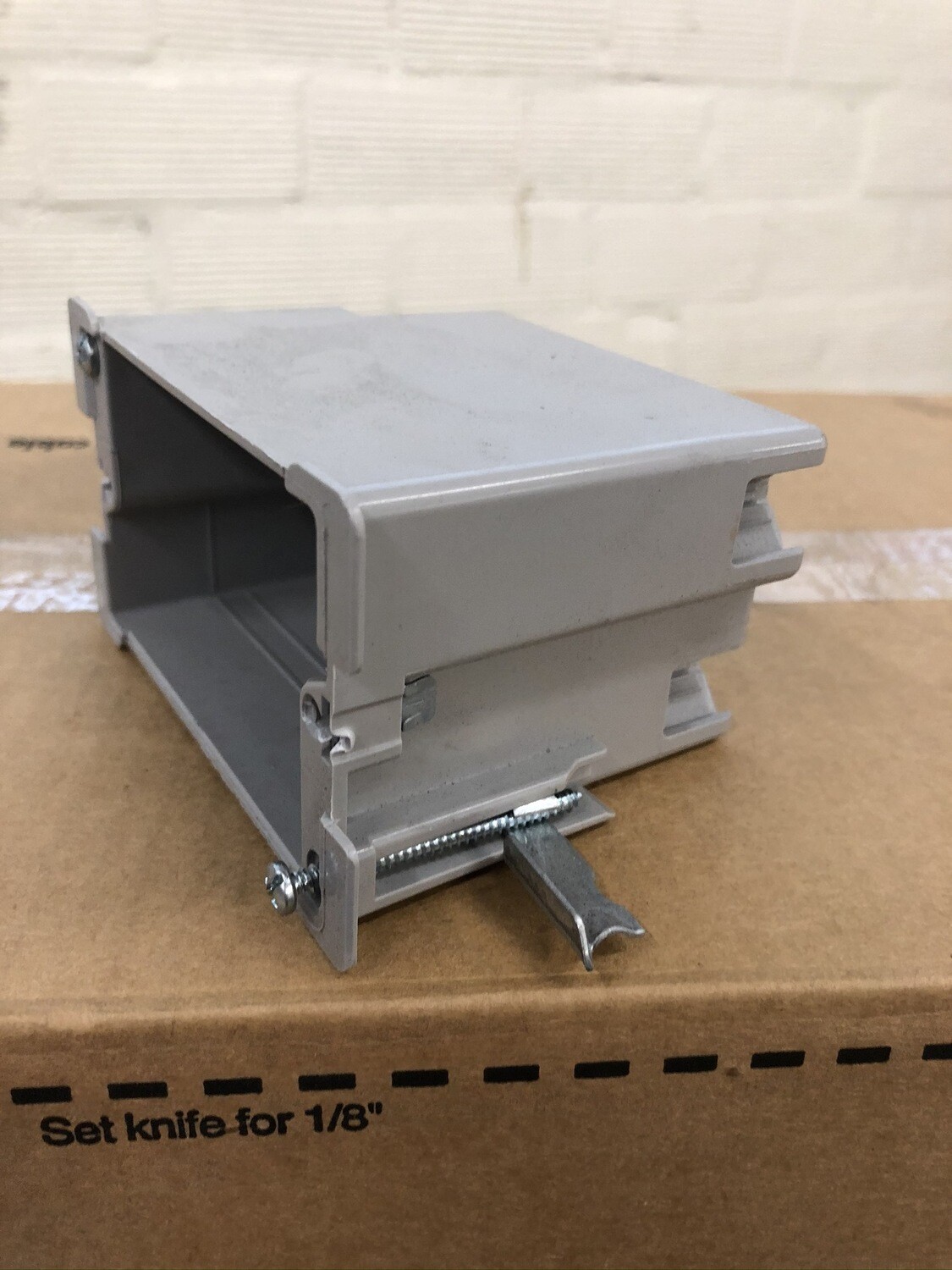 S118W Plastic Outlet Box 100/Box