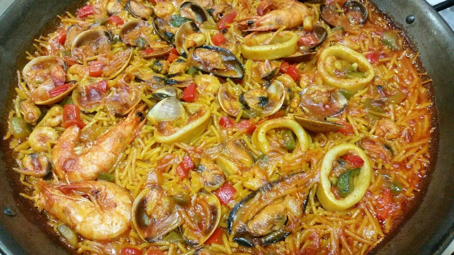 Fideua de marisco.