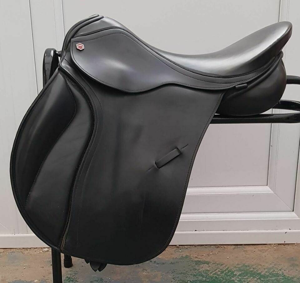 Albion Selecta 17.5" Interchangeable Saddle.