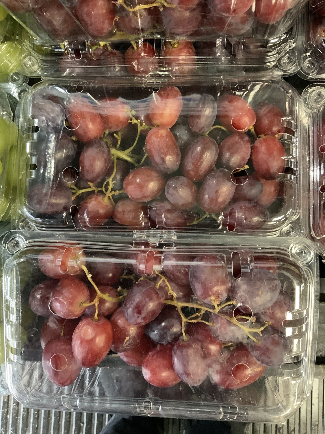 Seedless Red Grapes. 500g punnet