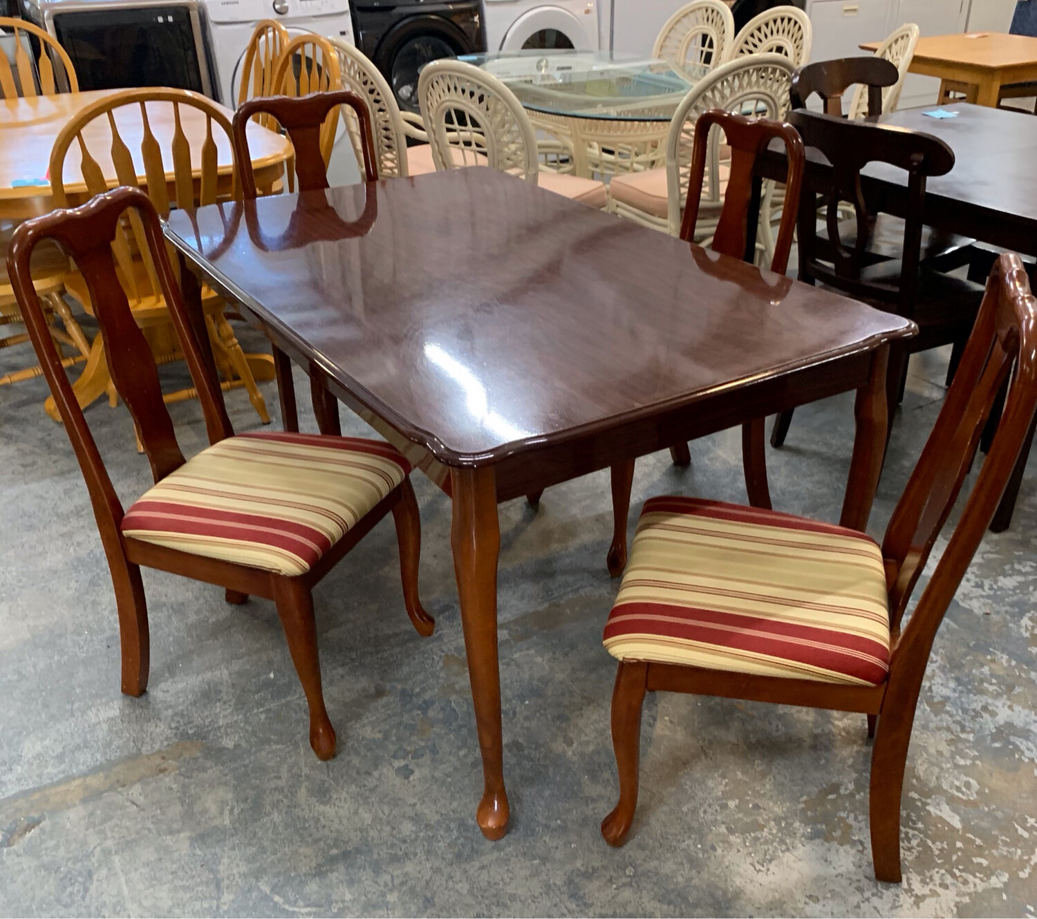 Queen Anne Dining Set