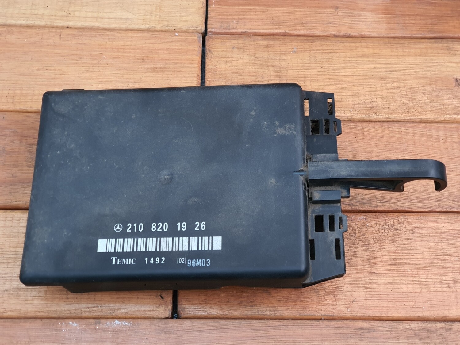 MercedesBenz Seat Control Unit 2108201926