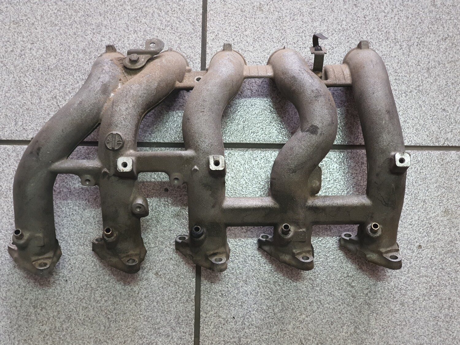 MercedesBenz Intake Manifold 6021410201 (Om602)