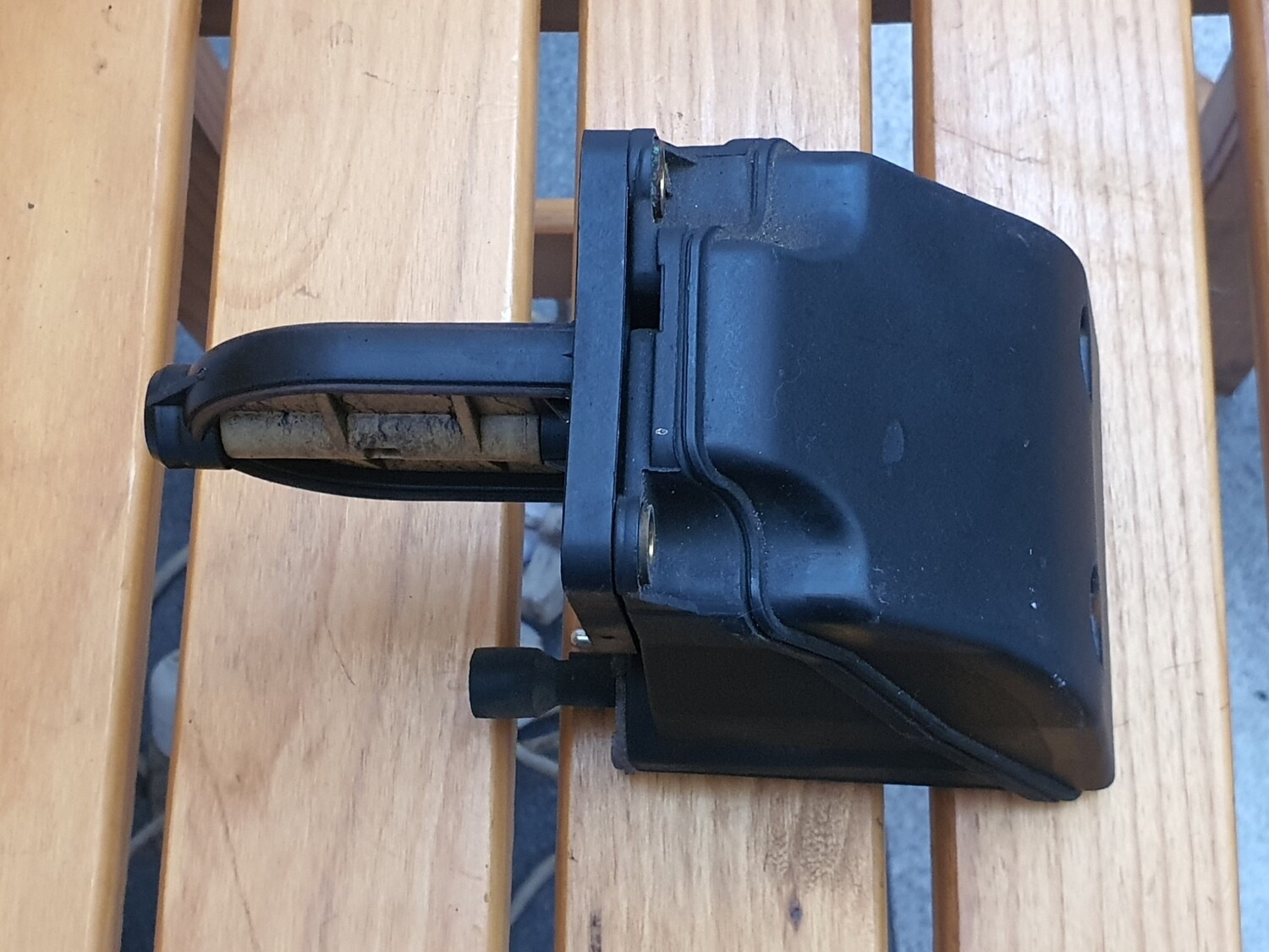 MercedesBenz Intake Resonance Valve (W124, R129, W140 W202 W210)