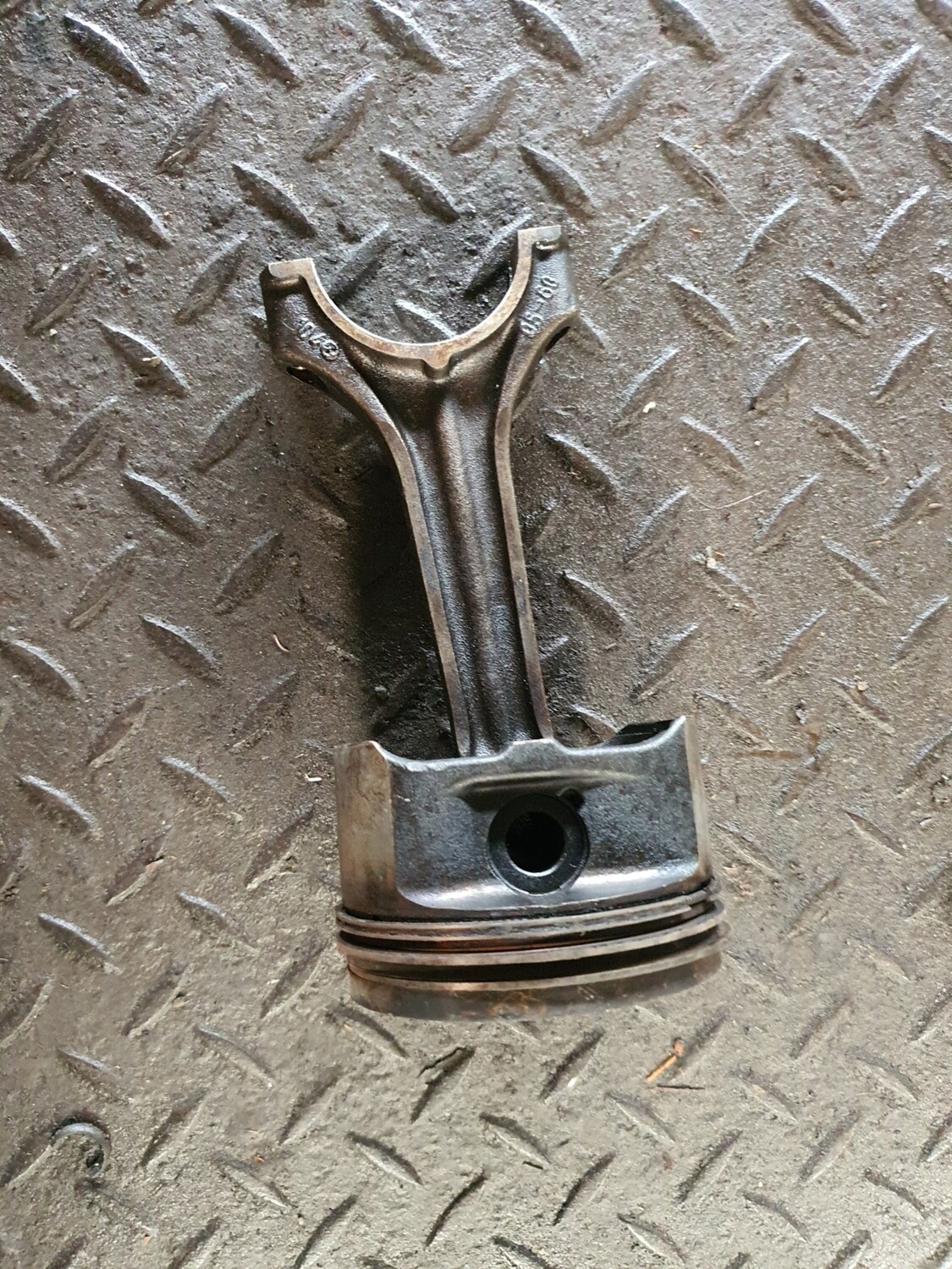 MercedesBenz Piston With Conrod (M104)