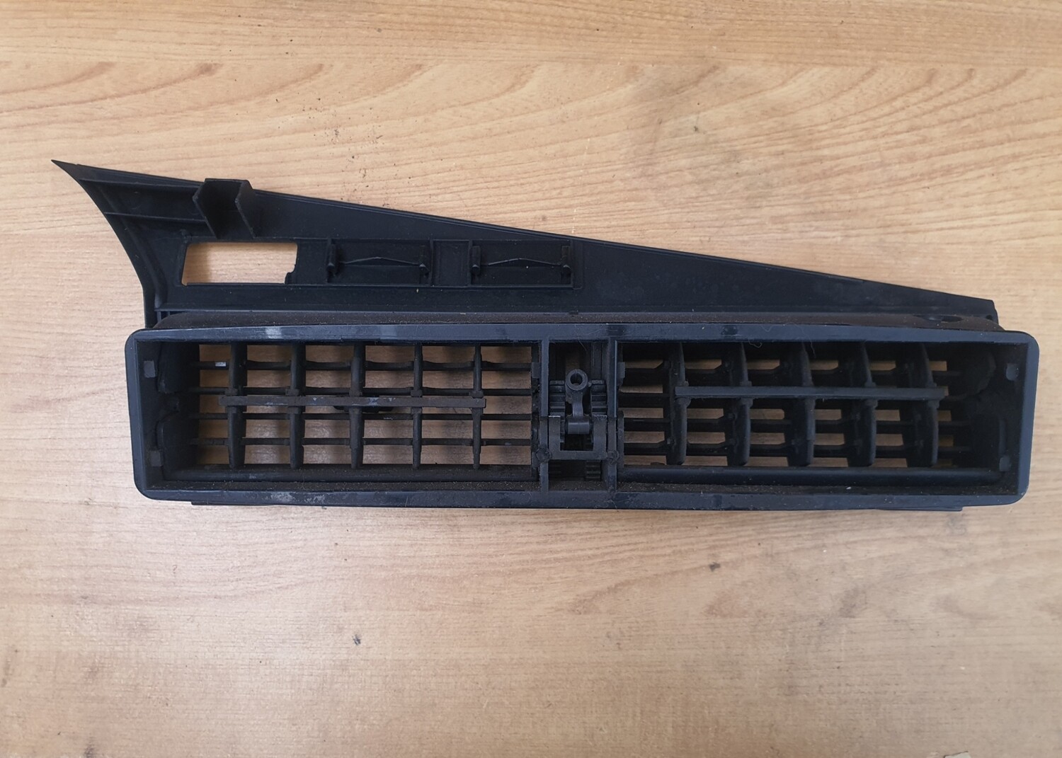 MercedesBenz Center Vents (W201 190E)