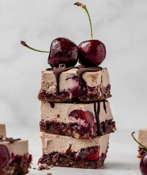 Schwarzwälder Kirschkuchen roh (1 Stück)