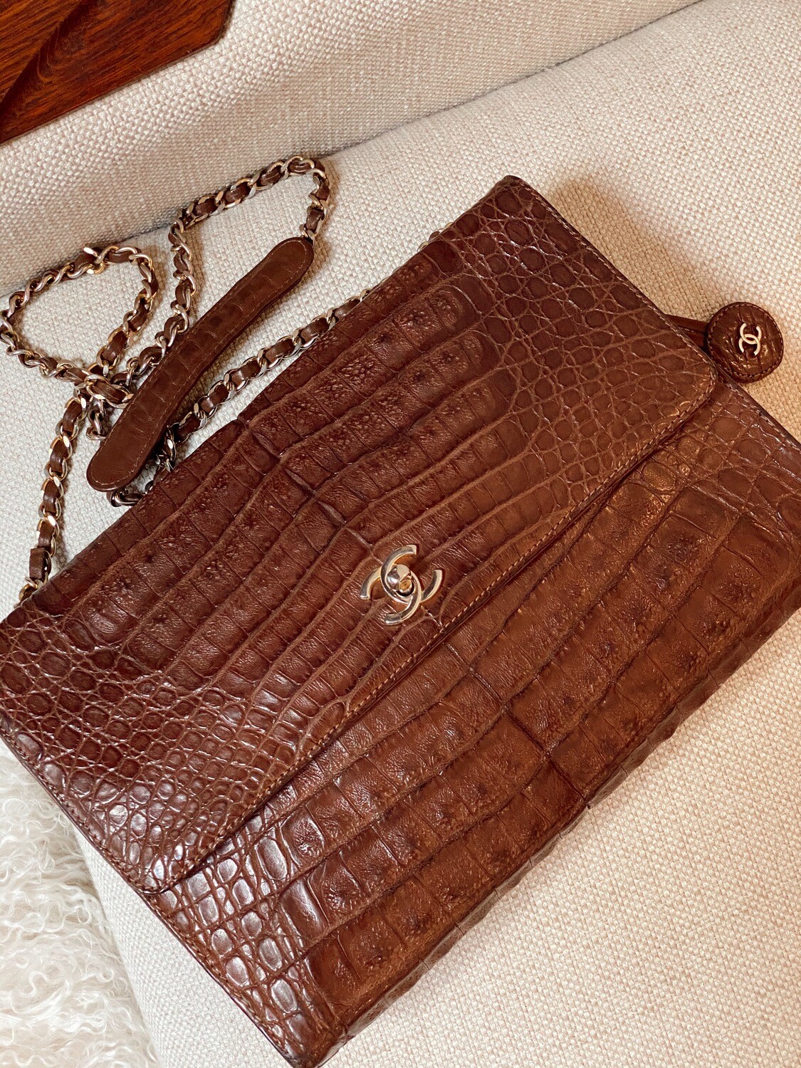 Vintage 90's CHANEL Jumbo Maxi ALLIGATOR CC Logo Turnlock Dk Brown