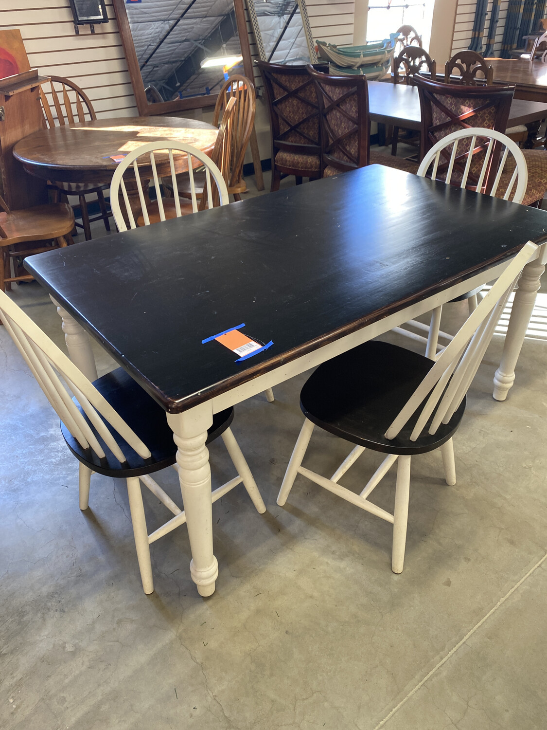 BLACK & WHITE TABLE W/4 CHAIRS
