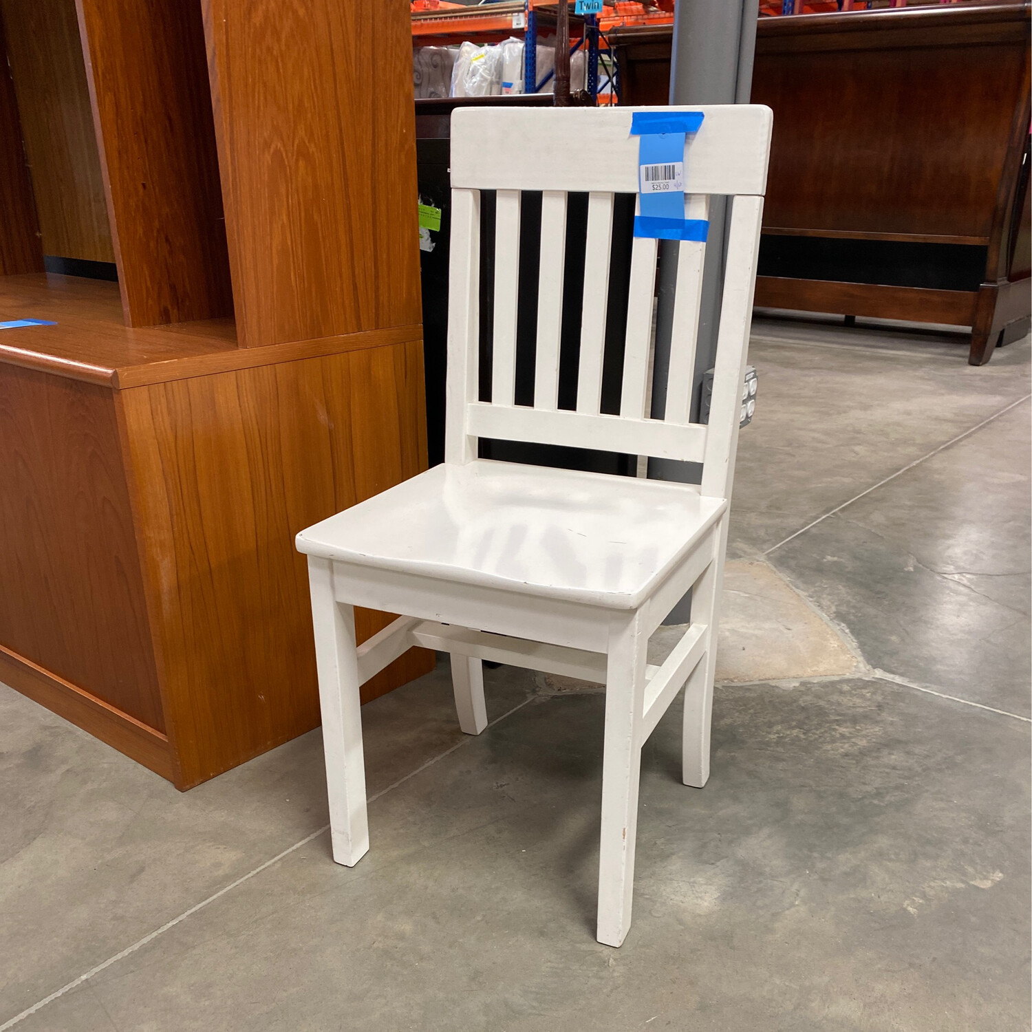 WHITE DINING CHAIR