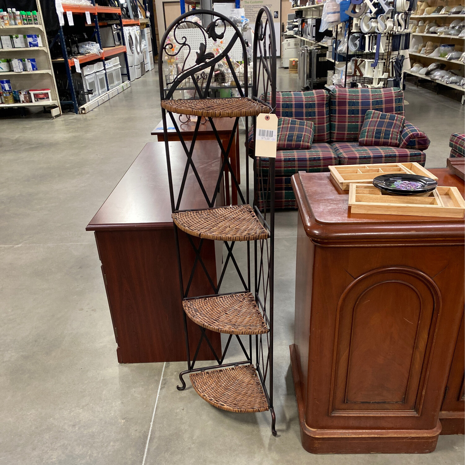 METAL/WICKER CORNER SHELF