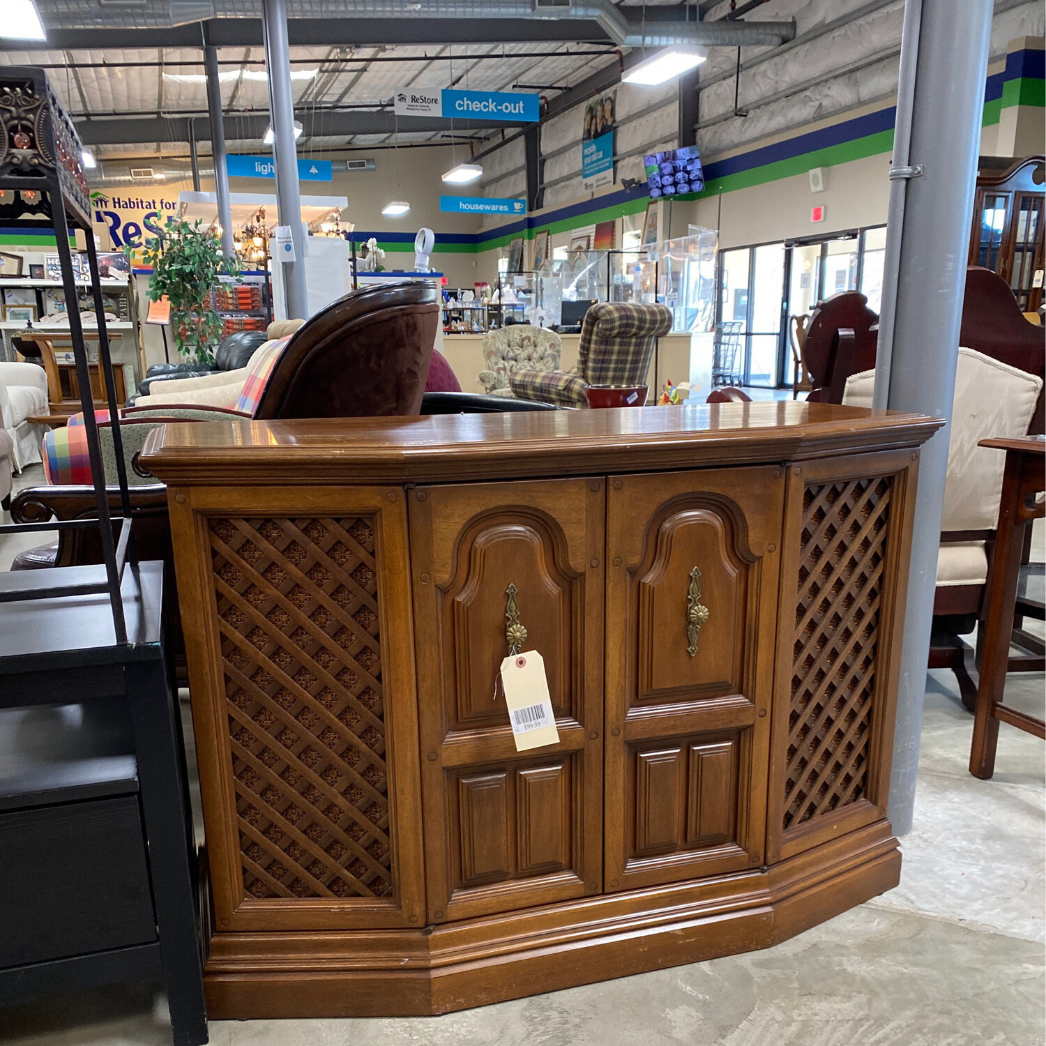 CLEARANCE TV/STEREO STAND