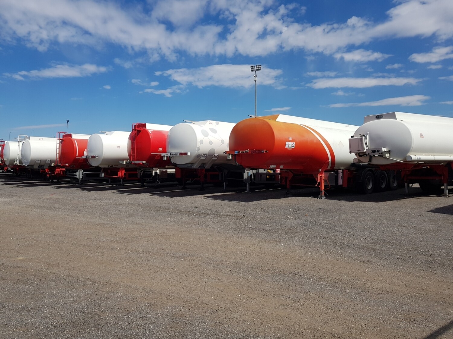 CISTERNAS DE TRANSPORTE DE COMBUSTIBLE CISTERNAS DE TRANSPORTE DE COMBUSTIBLE