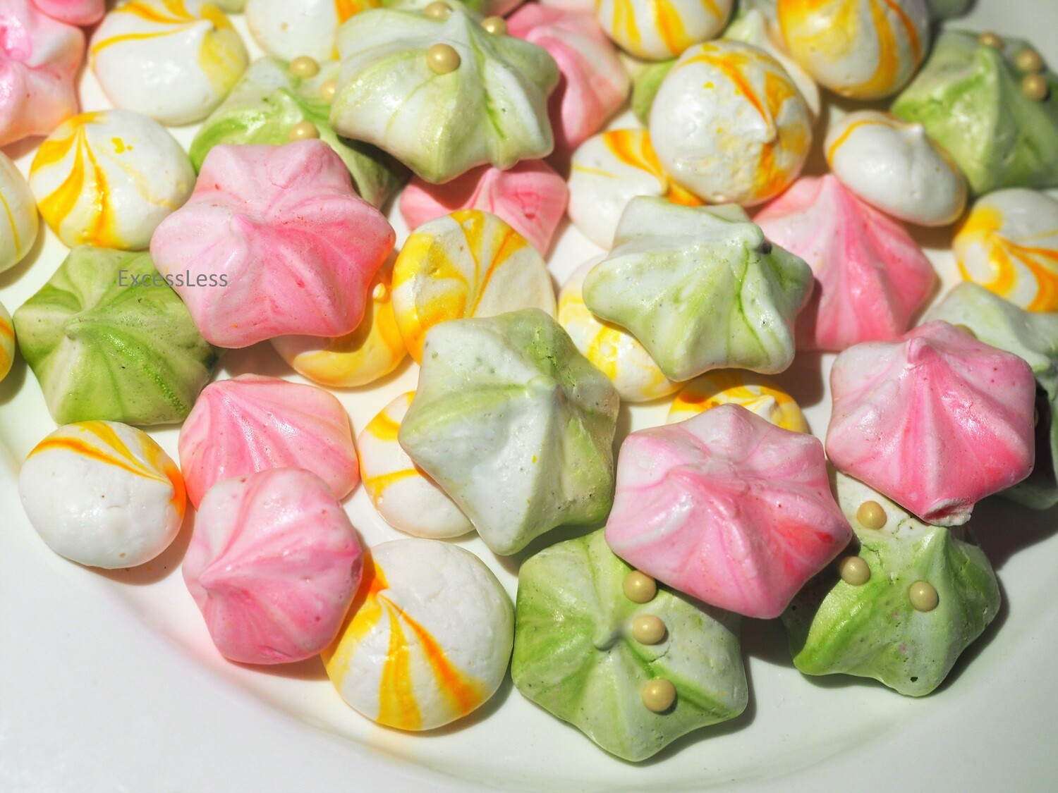 Vegan meringues. GLUTEN FREE.