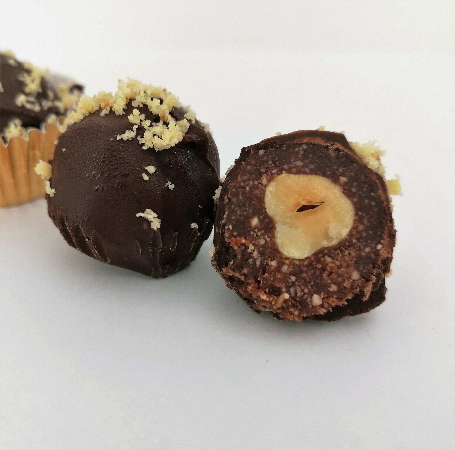 Vegan ''Ferrero rocher'' chocolate hazelnut truffles. GLUTENFREE.