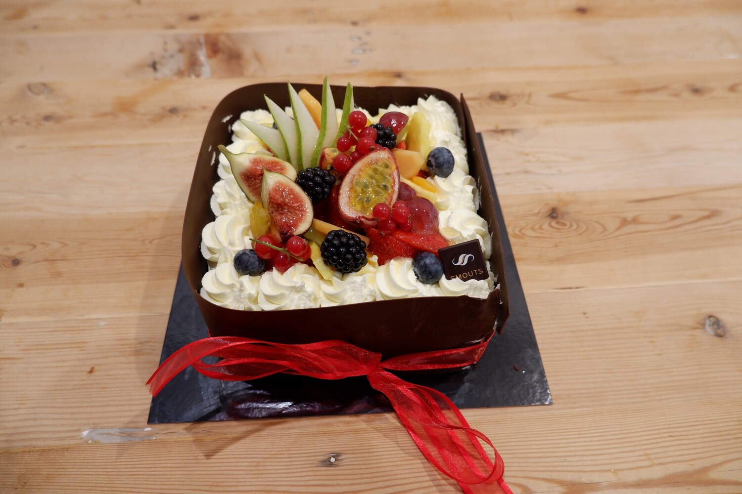 Biscuit met fruit en chocolade rond