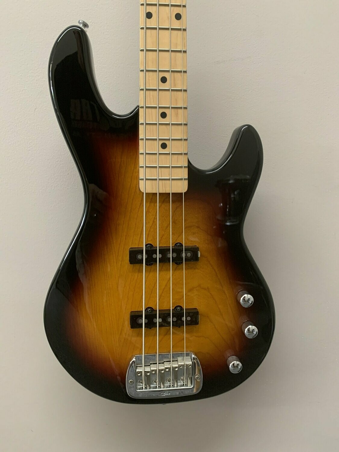G&L Tribute Series JB2 Bass 3Tone Sunburst w/ Maple Fretboard