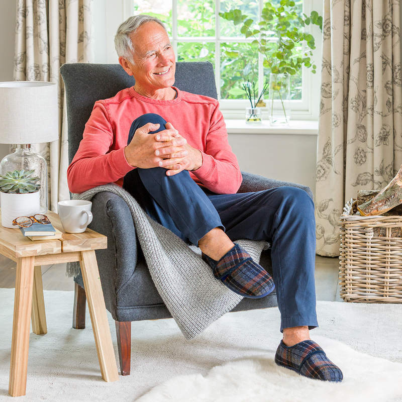 mens cushioned slippers