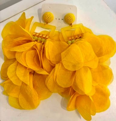 Hanging Earrings Mustard