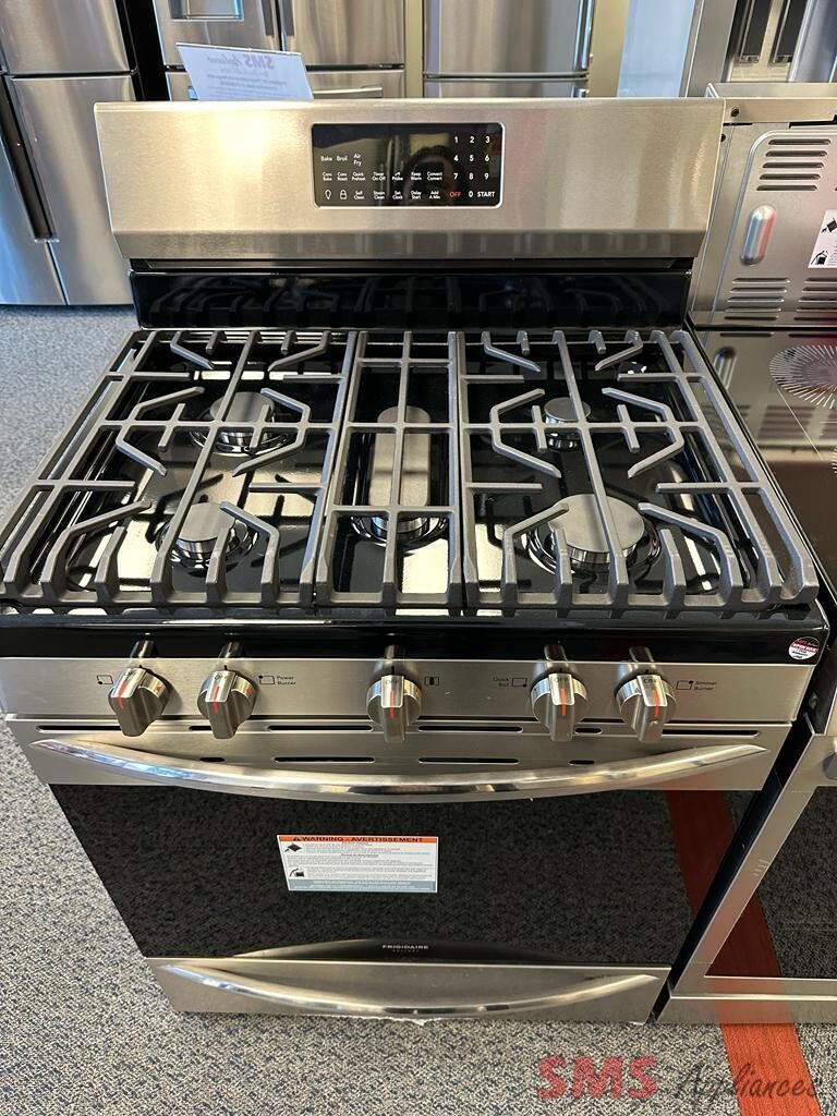Open Box Scratch & Dent Frigidaire Gallery Gas Stove GCRG3060AFH