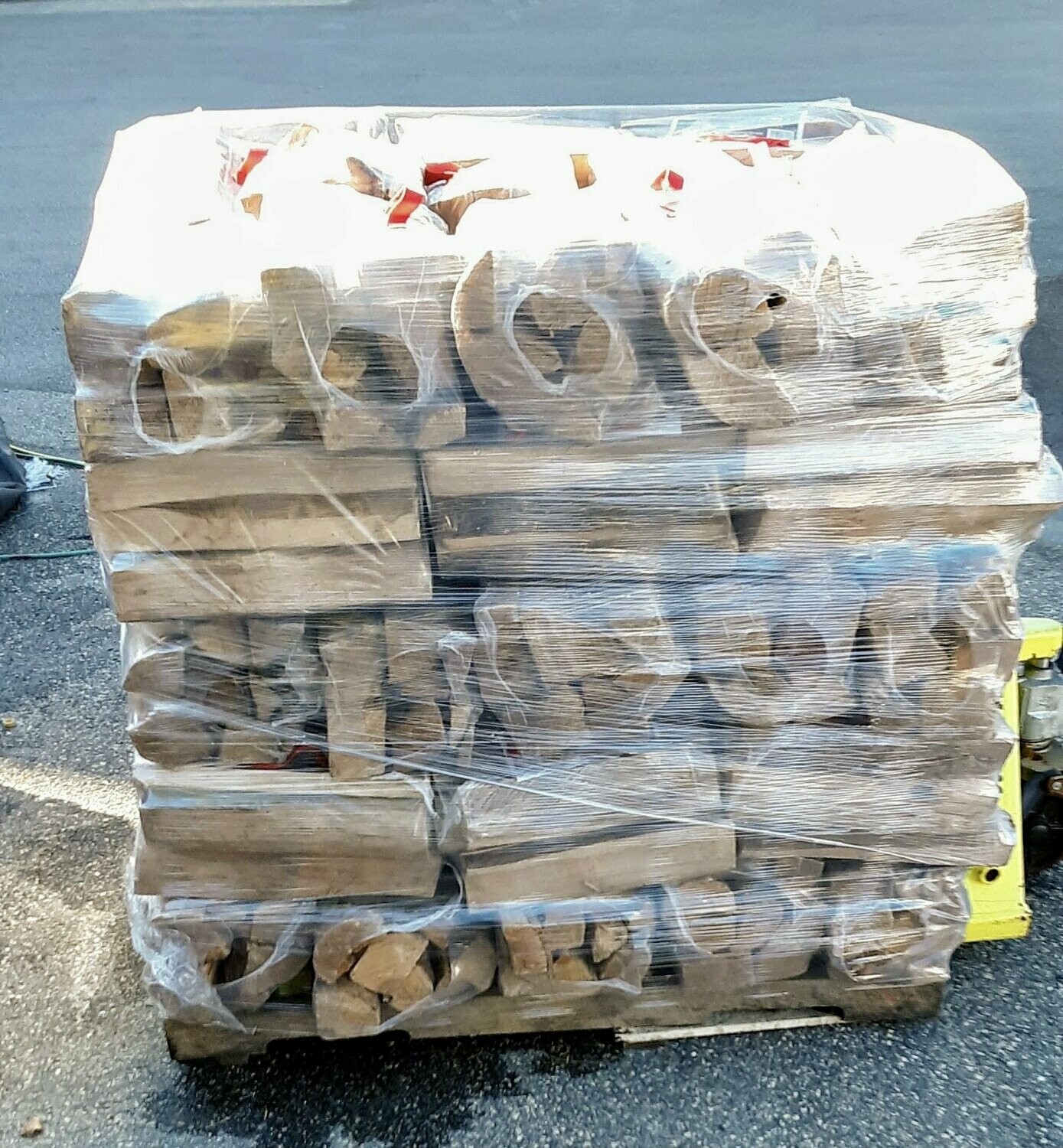 Kiln Dried Firewood , Bundles 65 per pallet (FREE DELIVERY BURLINGTON/WOBURN)