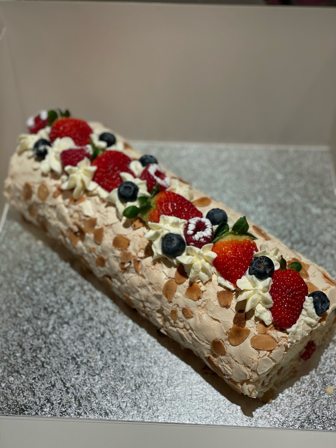 Meringue roll