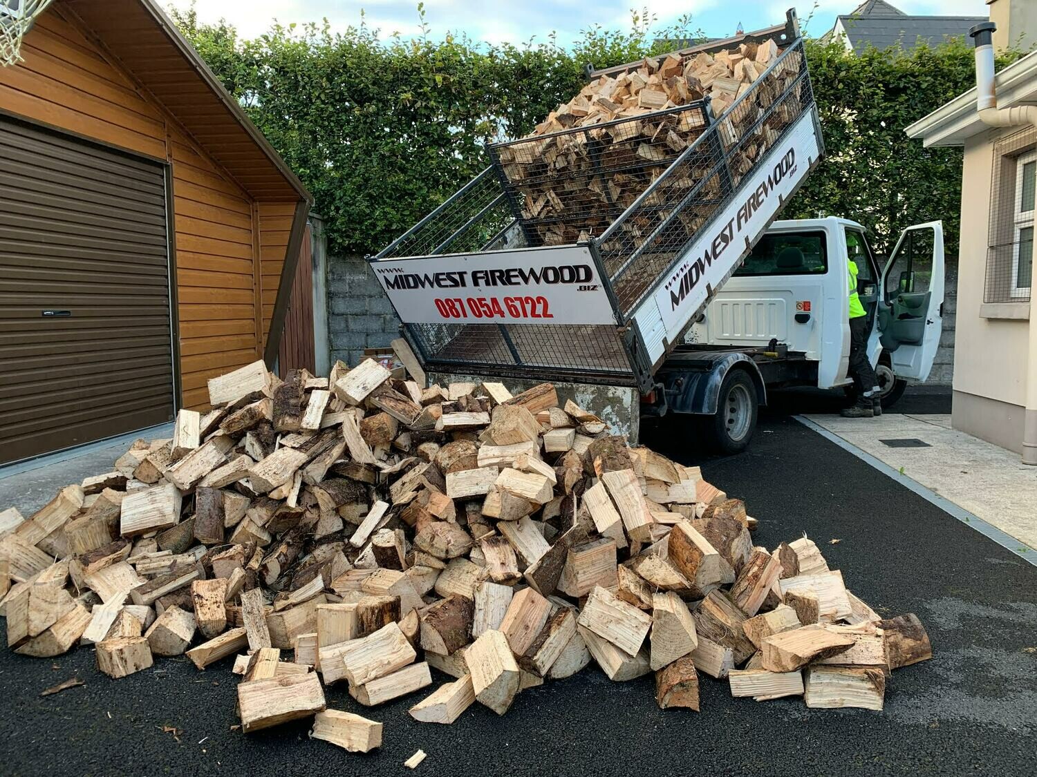 Aged Larch 8 Cubic Meters Store Midwest Firewood