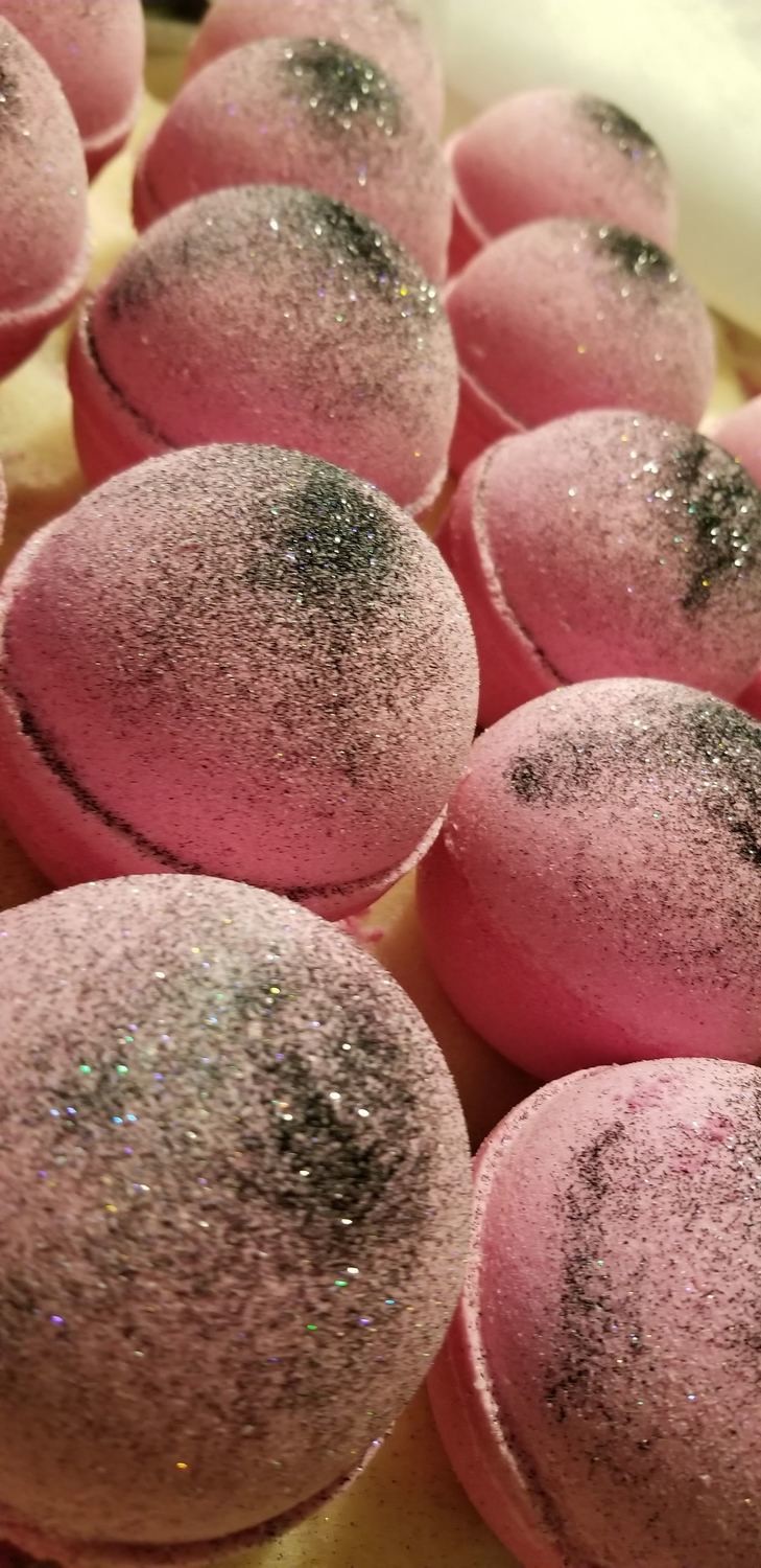 Sweet Poppy Foaming Bath Bomb