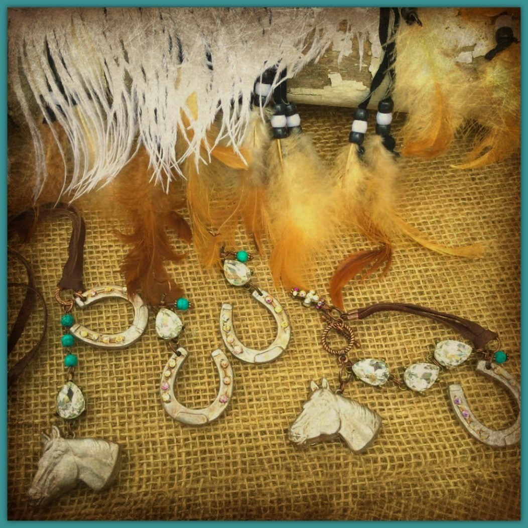 SET (Necklace, Bracelet, Earrings) "Horses, Horseshoes and Crystals