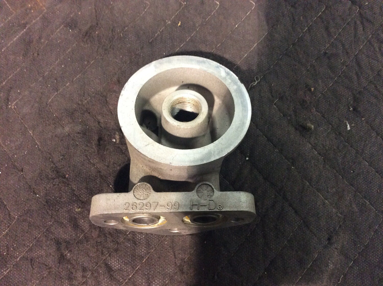 2629799 OEM 9906 Harley Davidson Oil Filter Mount Touring Dyna,Road