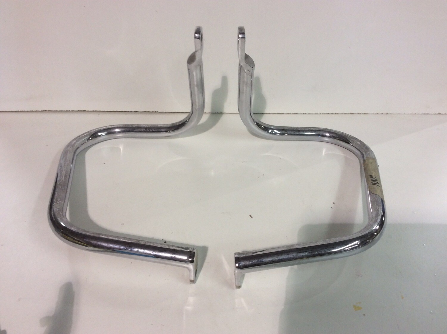 Rear Saddlebag Guard Crash Bar For Harley Softail Heritage Springer