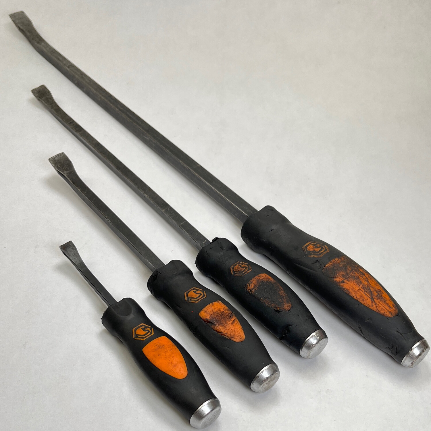 Matco 4 Piece Curved Tip Pry Bar Set (Orange) Shop Tool Swapper