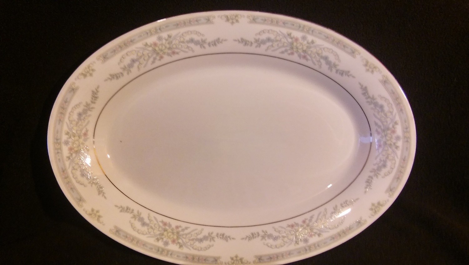 Crown Ming Fine China, Oval Serving Platter 14 1/8", Diana Pattern 1273