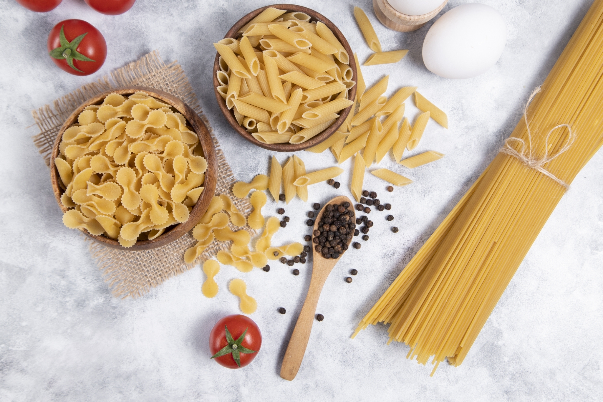 Макароны шебекинские спагеттини. Макаронные изделия. Макаронные изделия. Жареные макароны. Спагетти сухие.