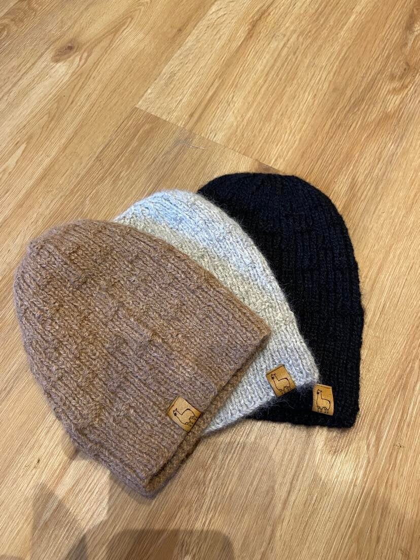 Schlichte Mütze in vier Farben