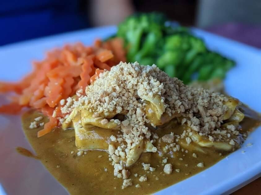 CHICKEN PEANUT SAUCE