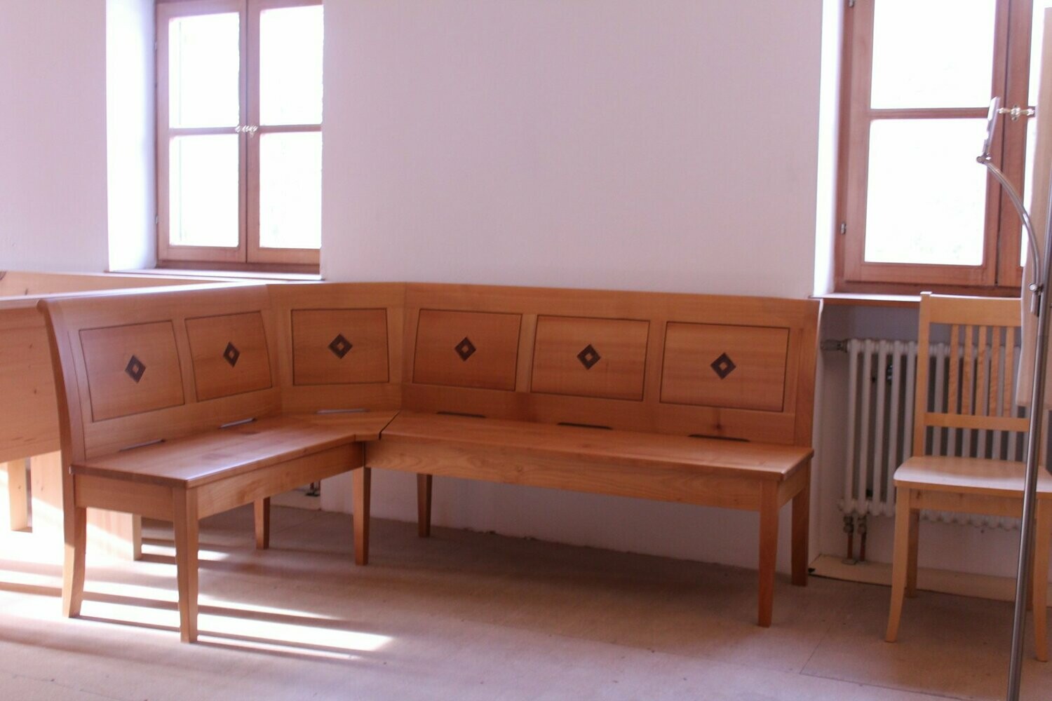 Eckbank Kirschbaum, Rückenlehne r u n d