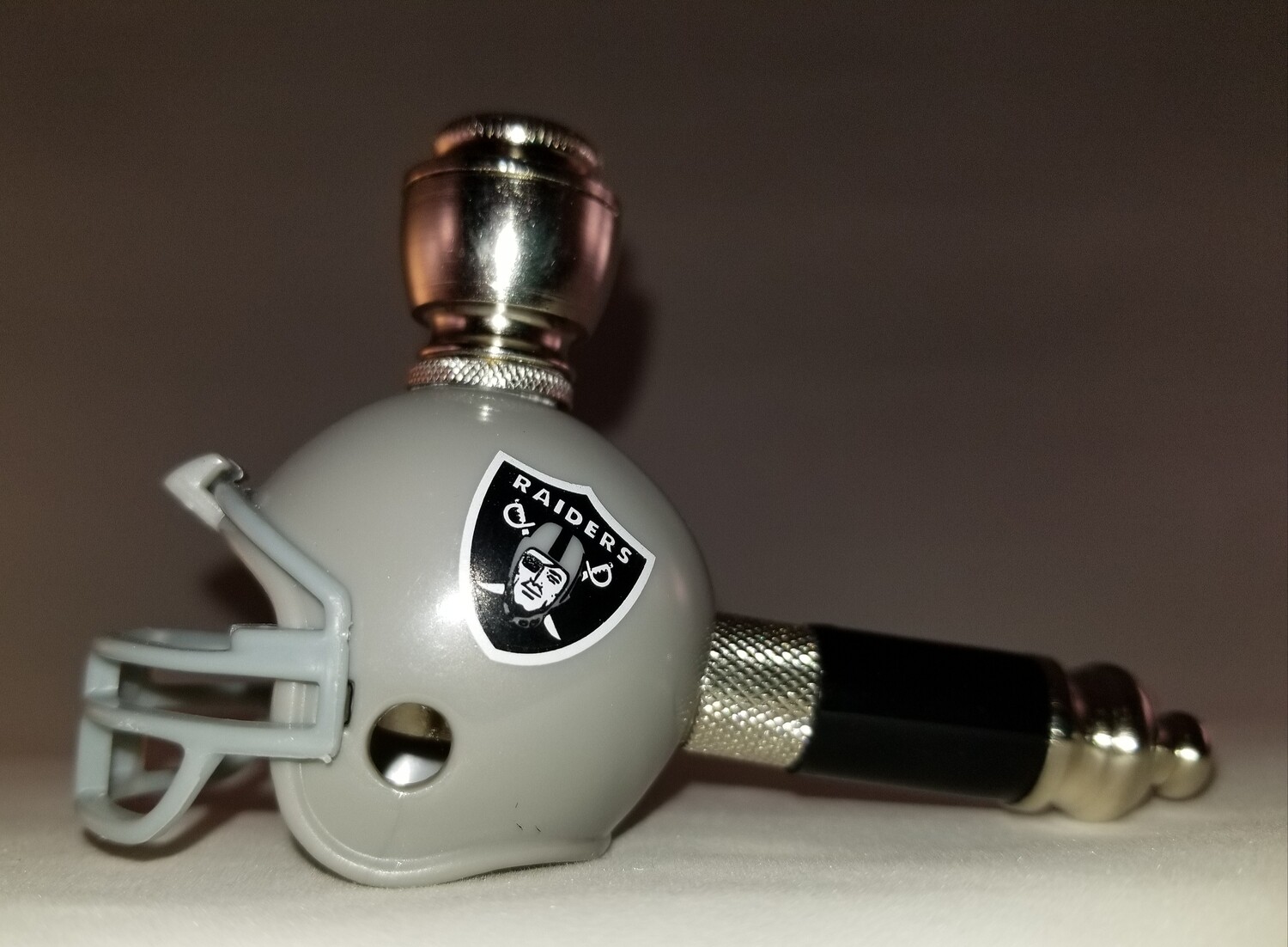 Oakland Raiders NFL Pocket Mini Helmet Pipe