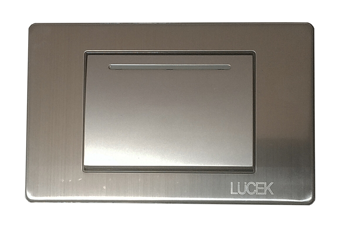 PLACA METALICA CON 1 INTERRUPTOR DE ESCALERA DE 3 MODULOS PLATEADO