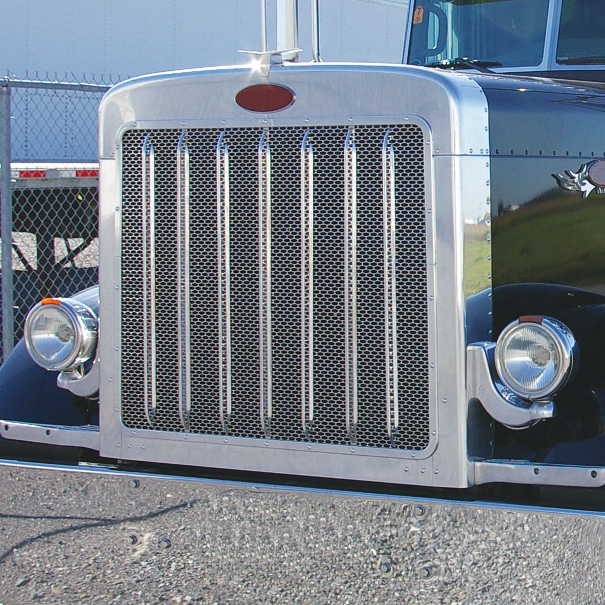 Peterbilt/Kenworth Vertical Grill Bars, Stainless Steel 33 Inch