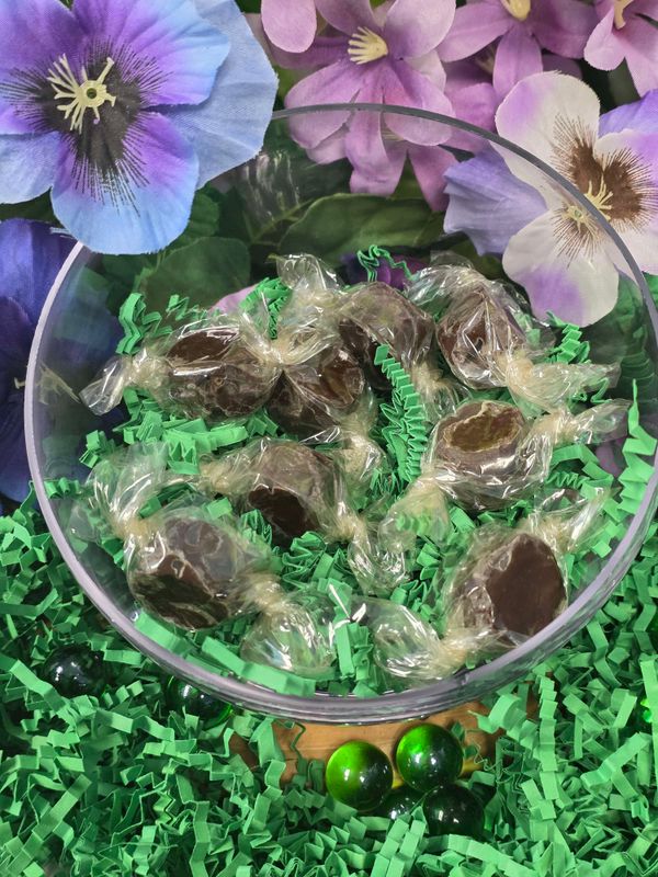 Giraffe Nuts Caramels--Smooth Chocolate chew (1 piece)