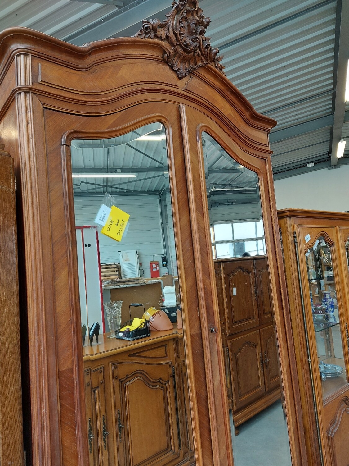 Armoire.ancienne avec portes miroir