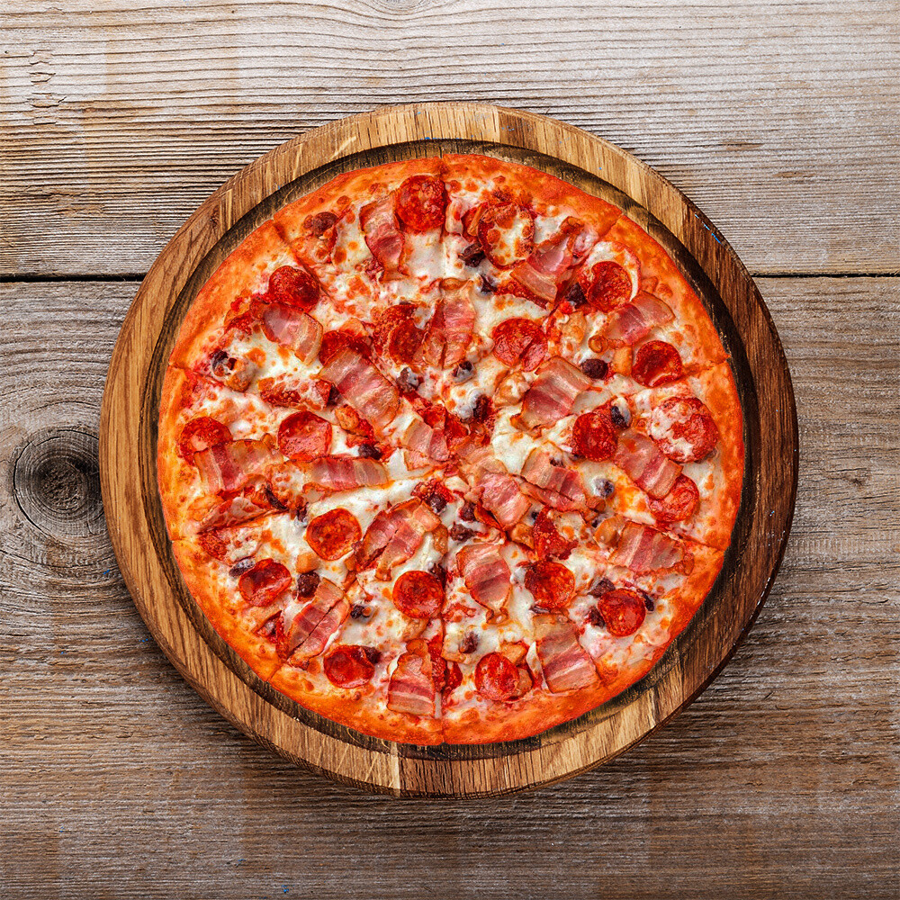 Яичница с беконом и пицца. Пепперони пиццерия санкт петербург. Пицца дворик. Пицца дворик. Piccola italia пицца.