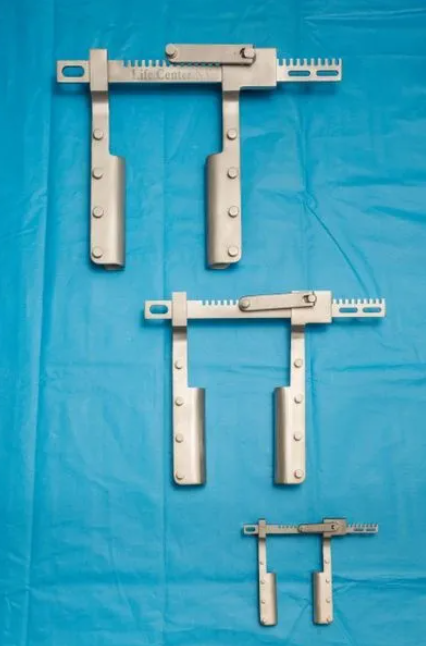 Retractors